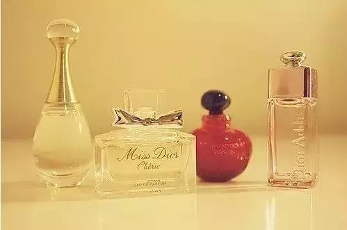 过期化妆品要怎么处理呢(过期的化妆品千万别扔)(11)