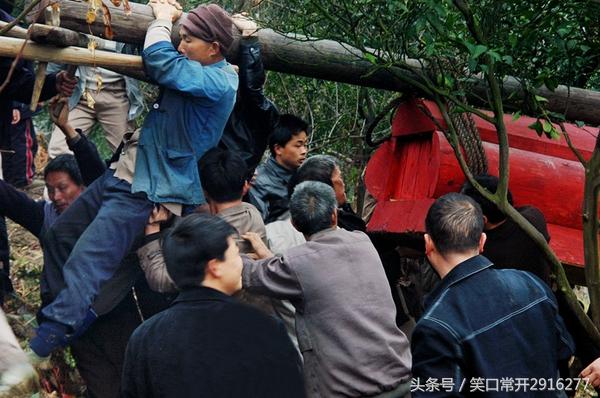 真实的悬棺葬在哪里(一个流传千年的红棺葬故事)(5)