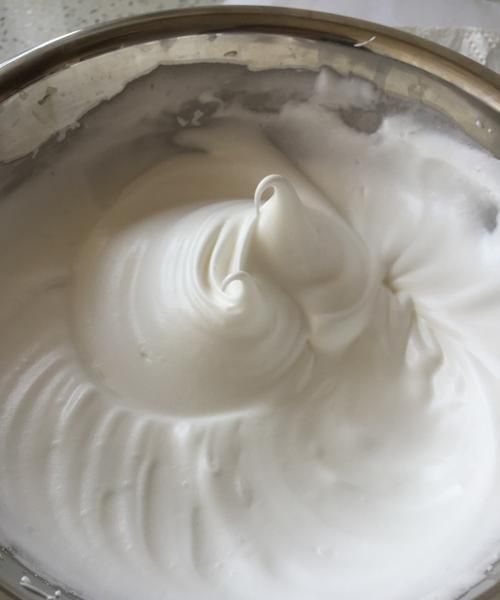 做蛋糕时蛋清打发不起来是什么原因