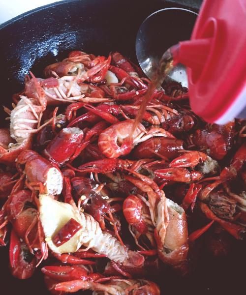 小龙虾怎么处理才正确 小龙虾的处理方法