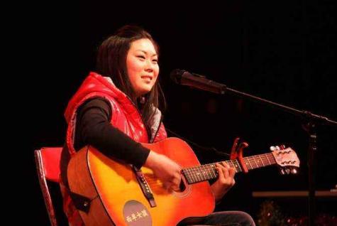 一夜爆红的西单女孩(16岁独闯北京卖唱为生)(9)