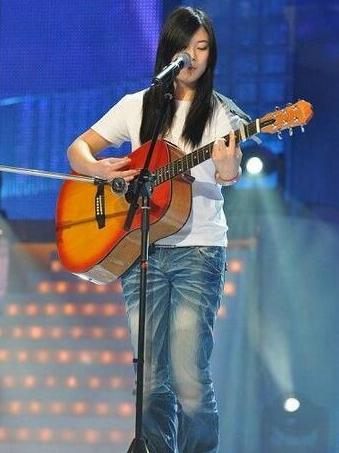 一夜爆红的西单女孩(16岁独闯北京卖唱为生)(3)