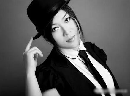 一夜爆红的西单女孩(16岁独闯北京卖唱为生)(12)