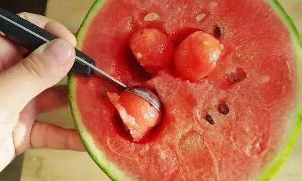 西瓜肉中间有些许泛黄,这是为什么?