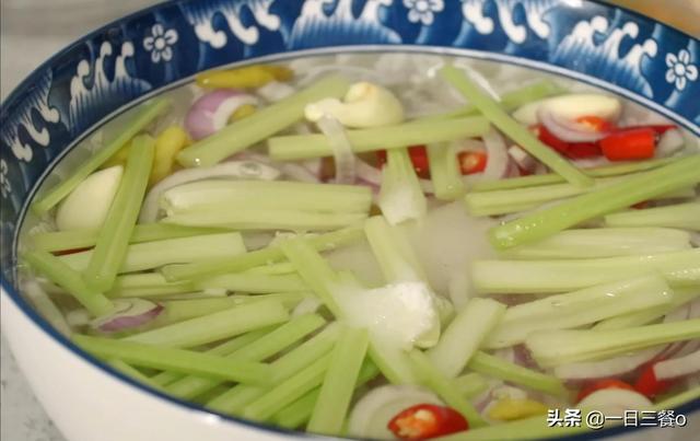 泡椒凤爪怎么做比较好吃(原来泡椒凤爪要这么做才好吃)(10)