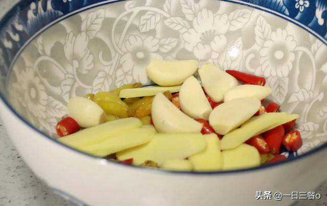 泡椒凤爪怎么做比较好吃(原来泡椒凤爪要这么做才好吃)(9)