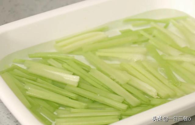 泡椒凤爪怎么做比较好吃(原来泡椒凤爪要这么做才好吃)(8)