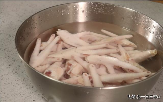 泡椒凤爪怎么做比较好吃(原来泡椒凤爪要这么做才好吃)(3)