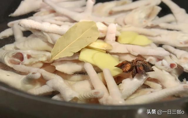 泡椒凤爪怎么做比较好吃(原来泡椒凤爪要这么做才好吃)(4)