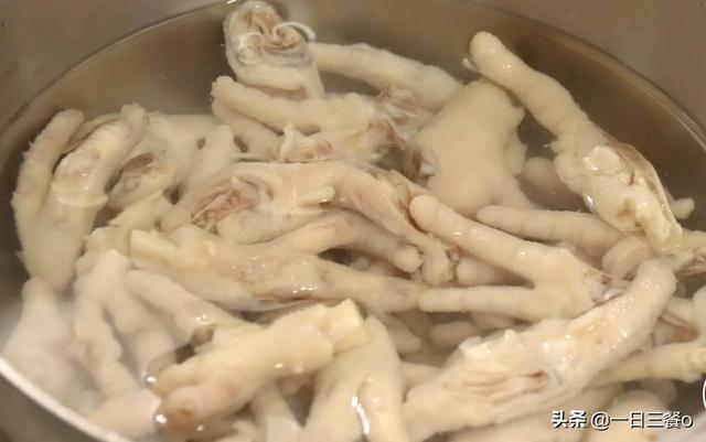 泡椒凤爪怎么做比较好吃(原来泡椒凤爪要这么做才好吃)(6)