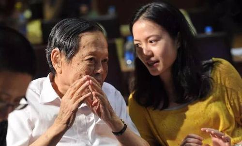 翁帆有几段婚史和前夫离婚的原因？翁帆第一任丈夫现状现在干什么