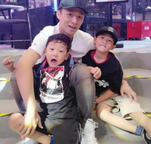 郑爽男友张恒是上海富二代吗 张恒个人资料父母是做什么的