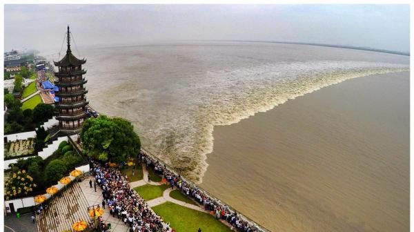 观潮时间 钱塘江,钱塘江观潮的最佳时机是图1