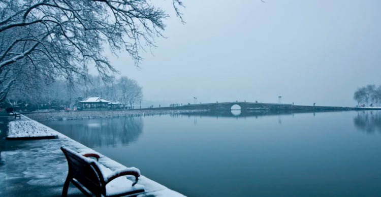西湖断桥什么时候建的