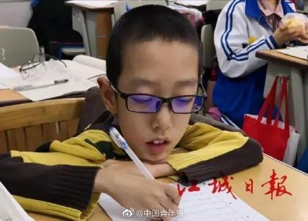 北京航天航空大学18公斤学生(体重18公斤新生来北航报到)(4)