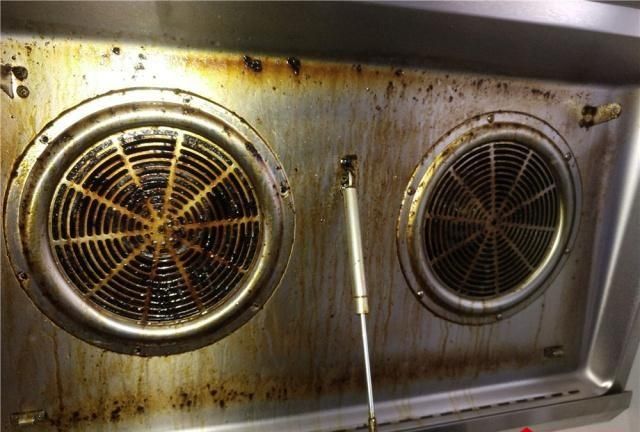 厨房油污太厚怎么去除,炒菜锅油垢太厚了怎么去除