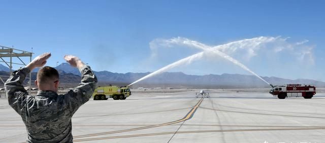 飞机为什么要过水门,大型飞机降落为什么机场都在撒水迎接?图10