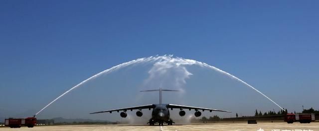飞机为什么要过水门,大型飞机降落为什么机场都在撒水迎接?图11