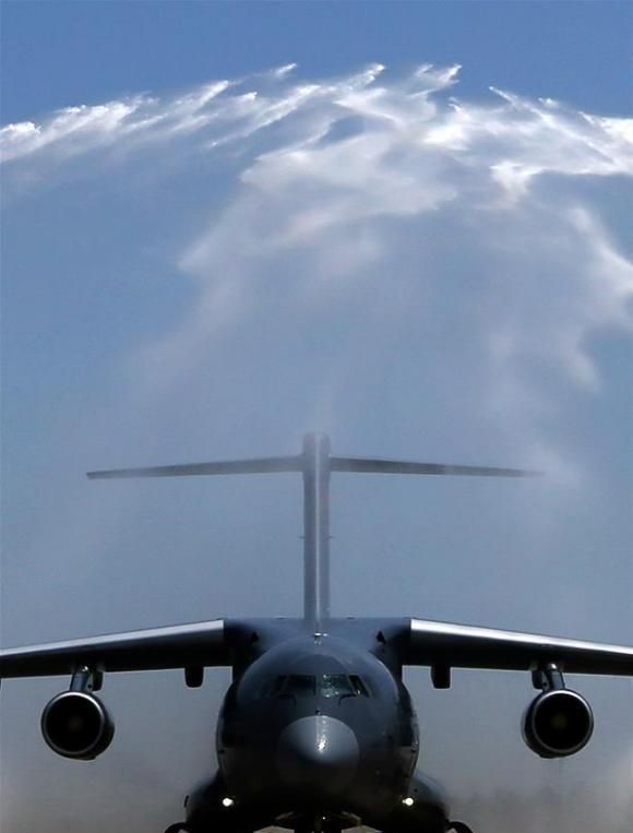 飞机为什么要过水门,大型飞机降落为什么机场都在撒水迎接?图12