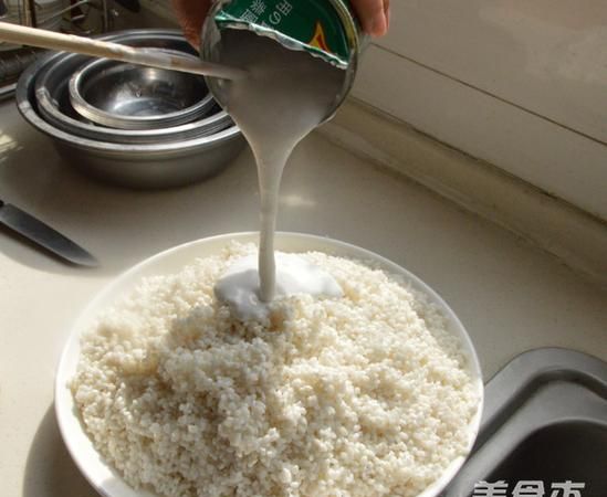 蒸糯米饭需要放多少水