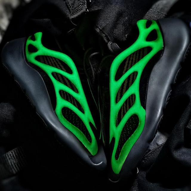 yeezy700v3哪款值得入手(市价逼近3K超酷的黑武士)(5)