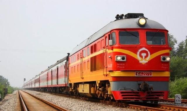 火车票放票时间段，过年家家户户都在初一零点放鞭，有好多人提前一两小时就放了，什么时间放鞭炮最正确？图8