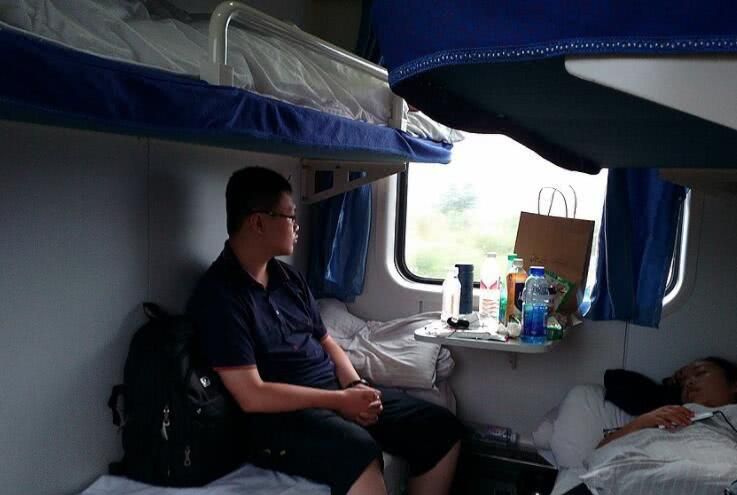 火车卧铺，硬卧，和软卧有什么区别呀