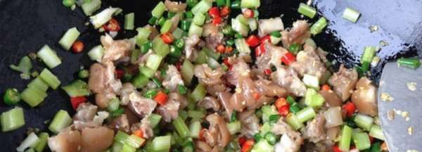 猪脚怎么炒才好吃,怎么炒猪脚好吃又简单窍门图4