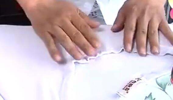 领口变形了怎么恢复,圆领领口变形恢复方法图2