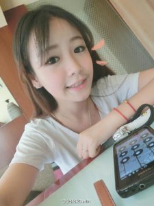 ​蒋依依暴露19岁真实长相，网络红人张依依素颜照片