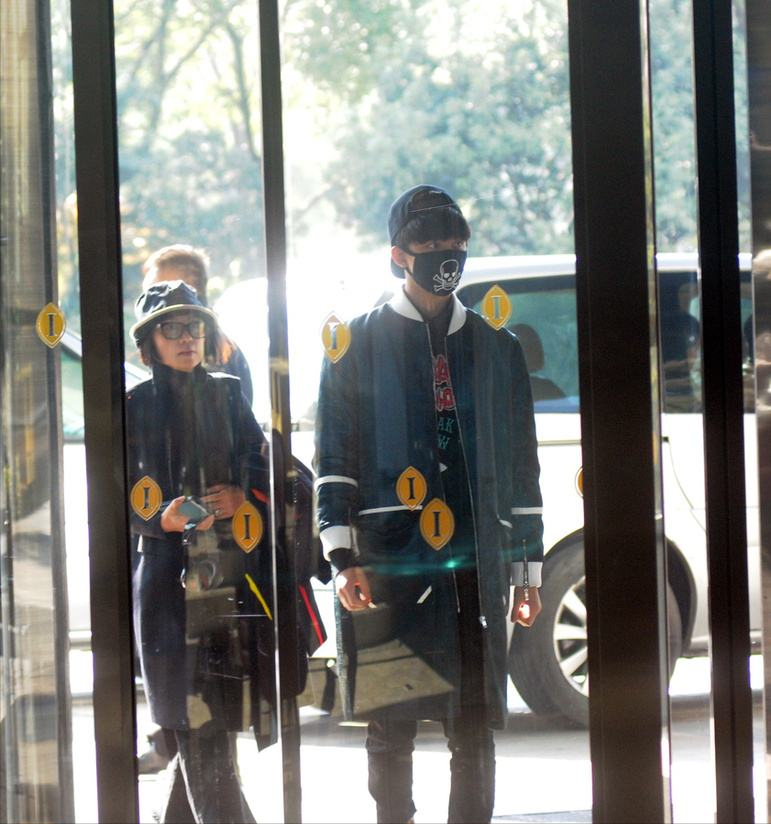 “情商代表”吴磊：第一个带姐姐暴富的男星，因番位得罪平台金主