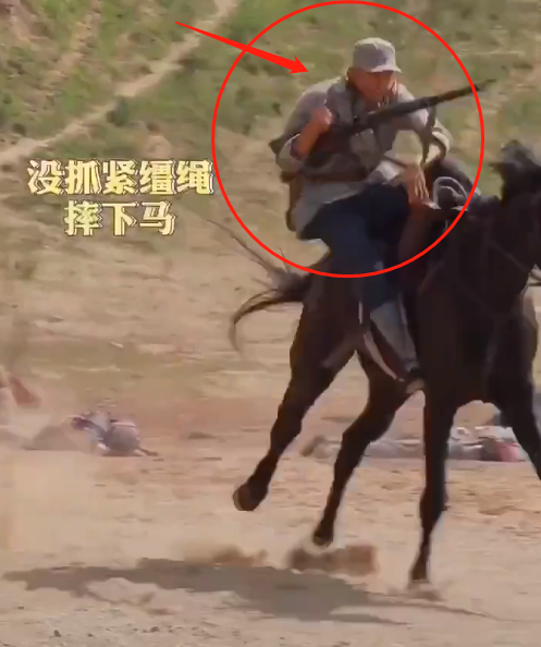 “情商代表”吴磊：第一个带姐姐暴富的男星，因番位得罪平台金主