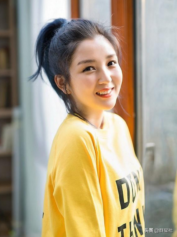 超女何洁个人资料简介 ：三段感情两段婚姻，三个娃两个爹，她到底在追求什么