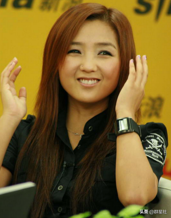 超女何洁个人资料简介 ：三段感情两段婚姻，三个娃两个爹，她到底在追求什么