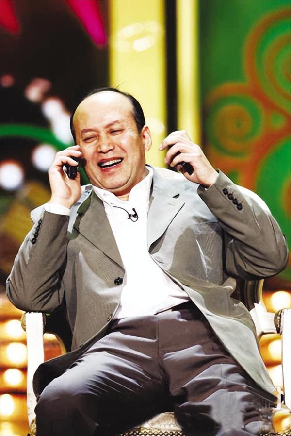 著名喜剧演员郭达的个人资料简介:感谢蔡明,与平凡妻子相爱一生