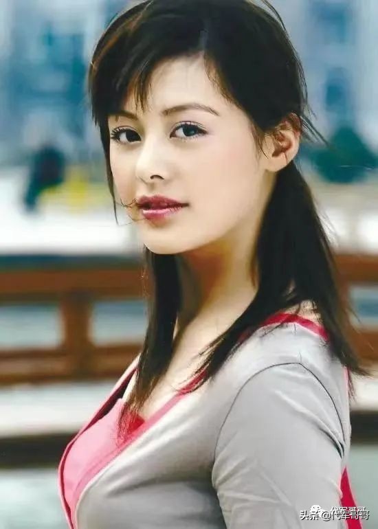 “央视亲女儿”王力可:出道18年40次演女主角,35岁还是不温不火