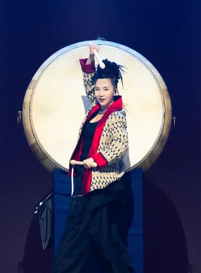 天生歌姬阿朵,从“天生尤物”到回归原生态,她到底经历了什么