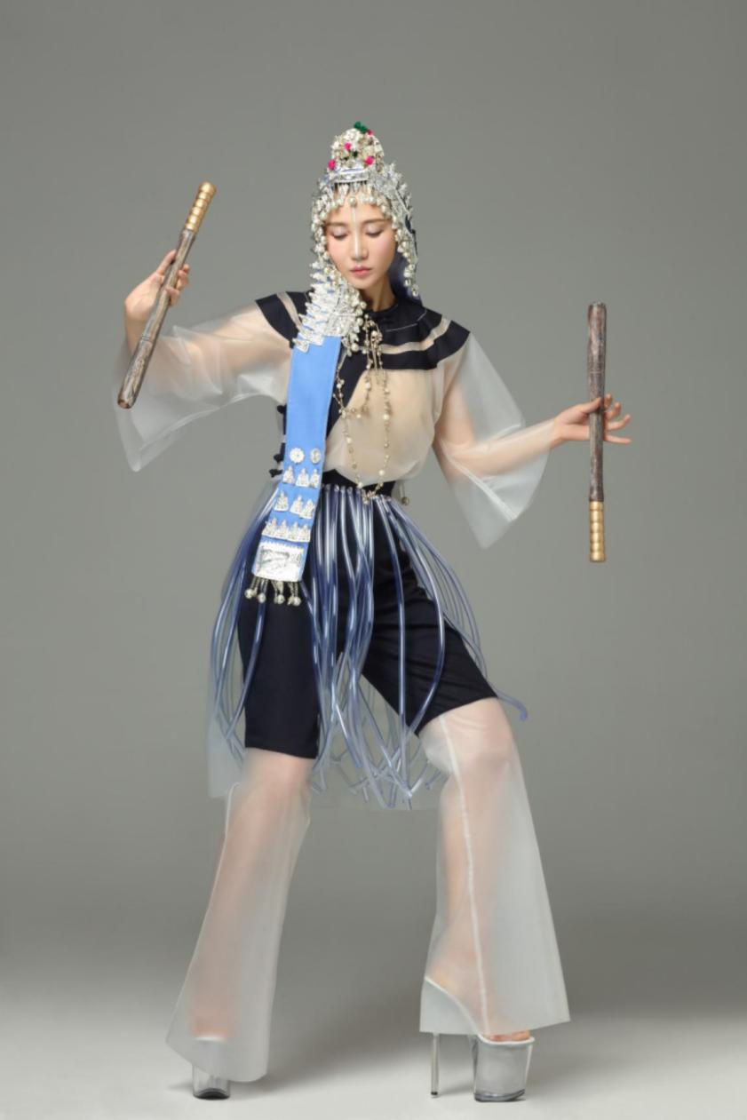 天生歌姬阿朵,从“天生尤物”到回归原生态,她到底经历了什么