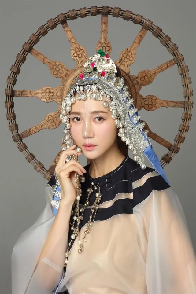 天生歌姬阿朵,从“天生尤物”到回归原生态,她到底经历了什么