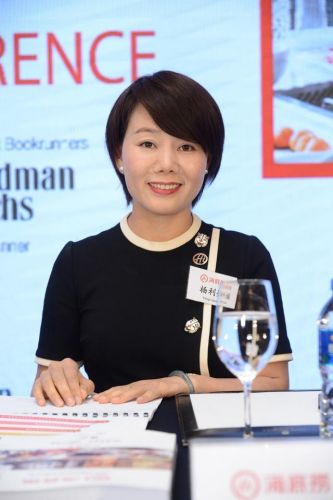 海底捞老板简介(海底捞老板移民新加坡)-第1张图片-