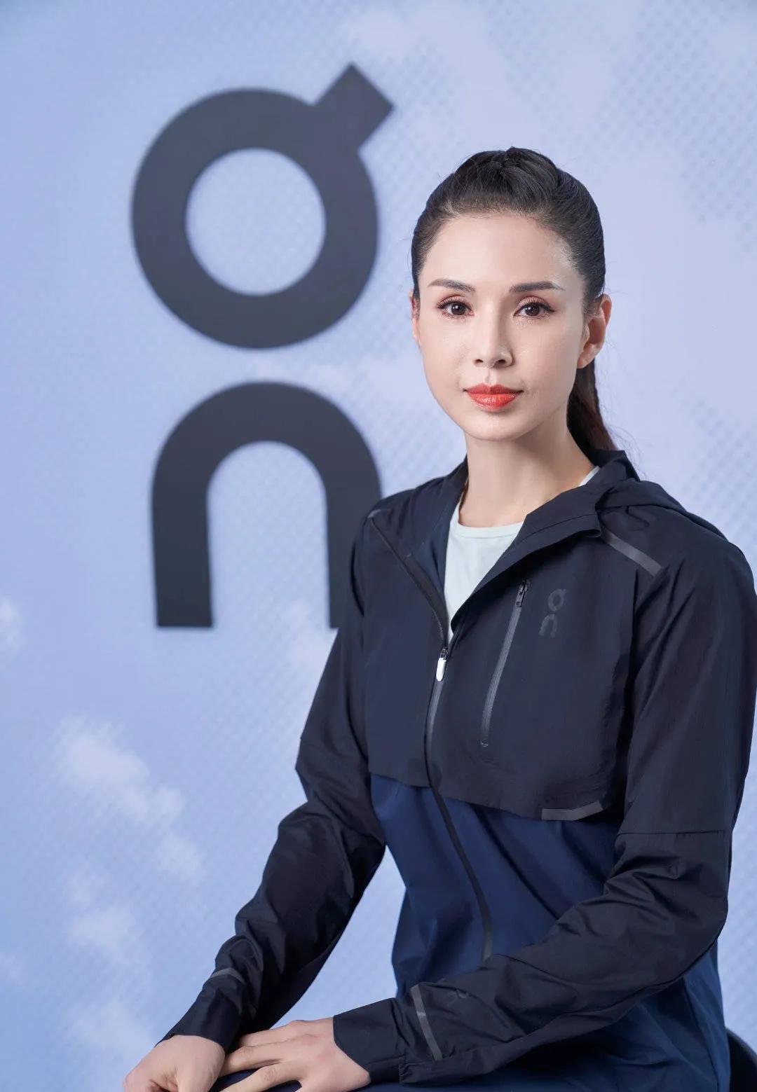 演员李若彤,和富商同居10年被分手,56岁结婚靠缘分