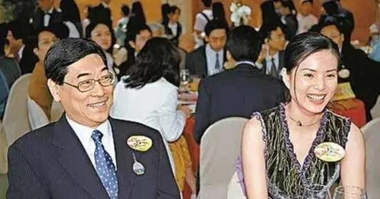 演员李若彤,和富商同居10年被分手,56岁结婚靠缘分