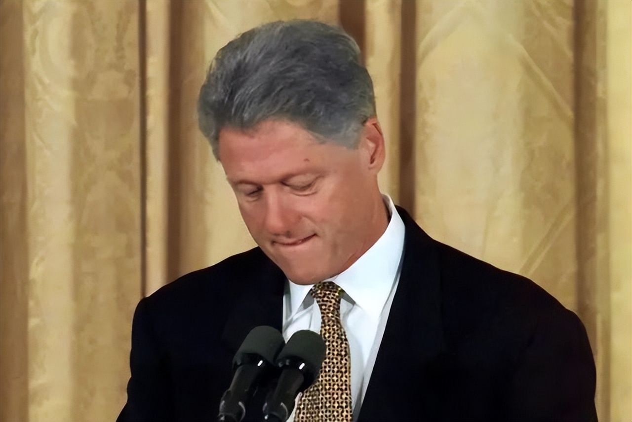 “复仇女”希拉里:家暴克林顿,逼伴侣吃药物,为达目的不择手段