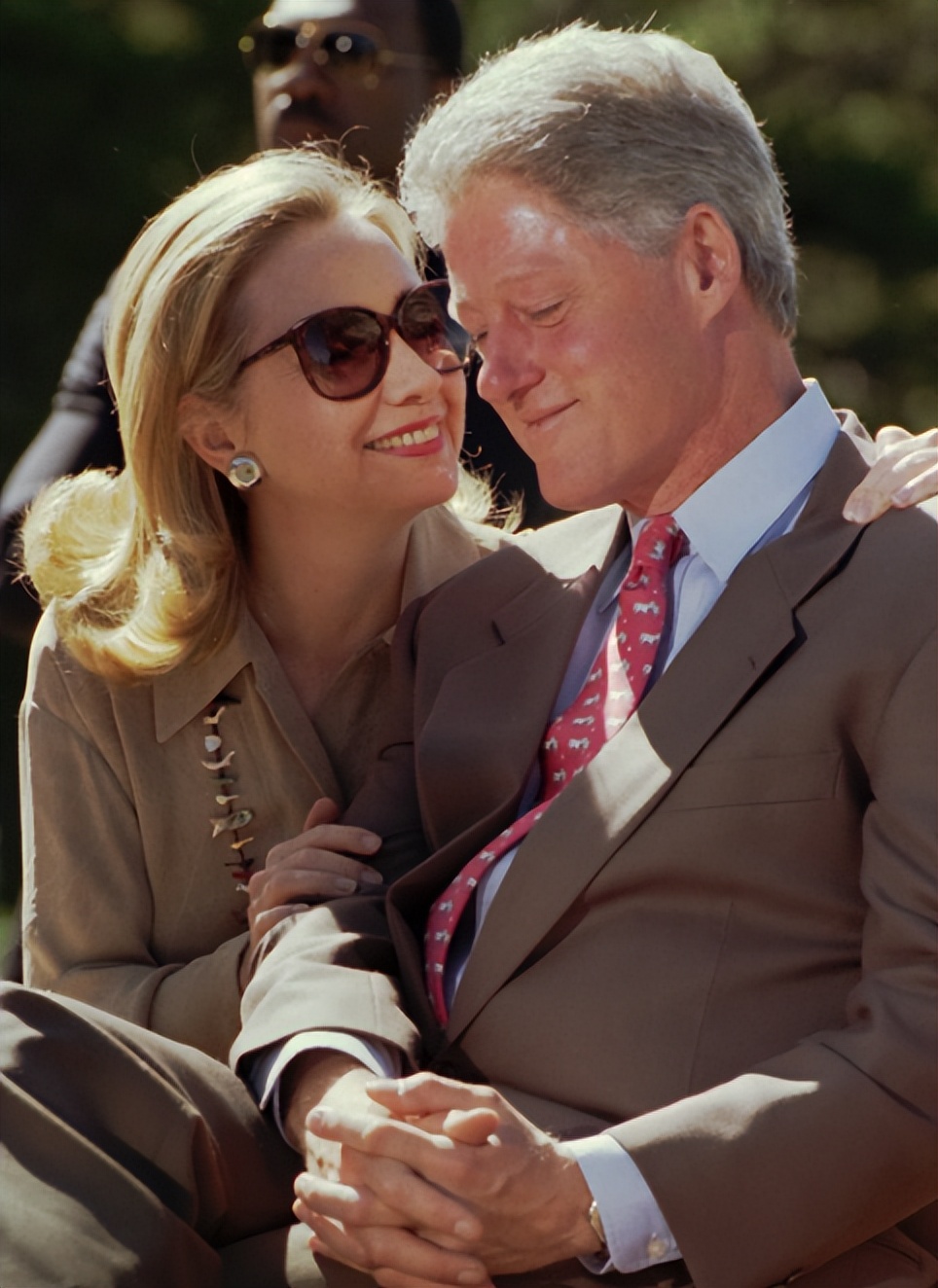 “复仇女”希拉里:家暴克林顿,逼伴侣吃药物,为达目的不择手段