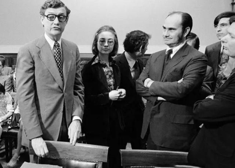 “复仇女”希拉里:家暴克林顿,逼伴侣吃药物,为达目的不择手段