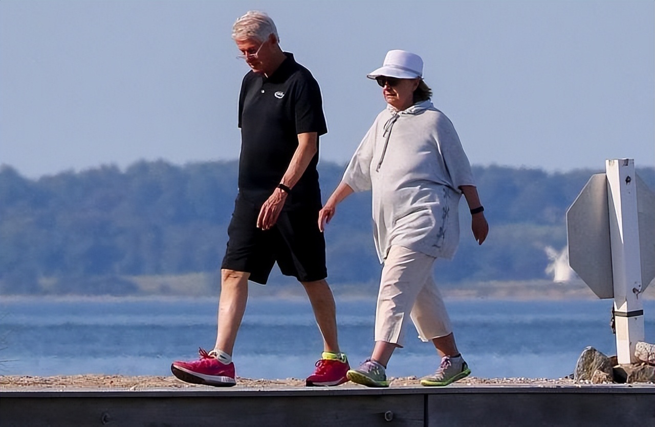 “复仇女”希拉里:家暴克林顿,逼伴侣吃药物,为达目的不择手段