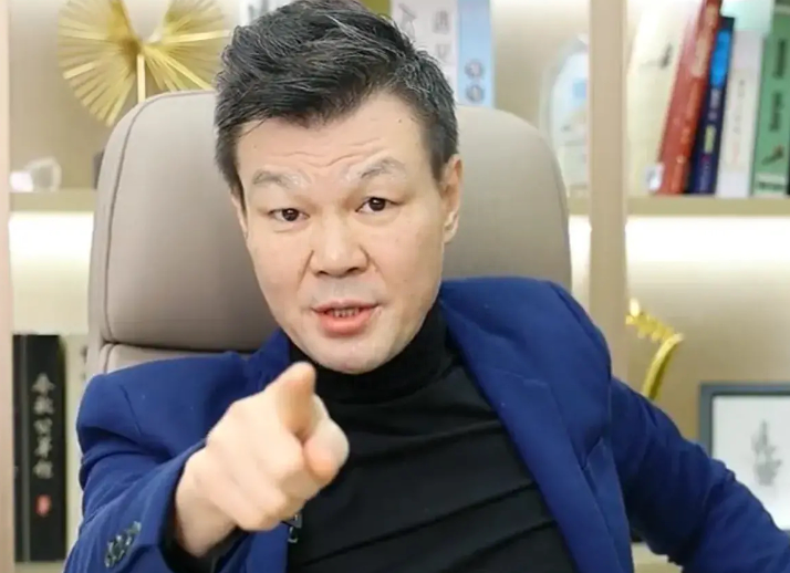 主持人李彬个人资料 :曾是“主持一哥”,捧红柳岩和谢楠,如今为什么销声匿迹?