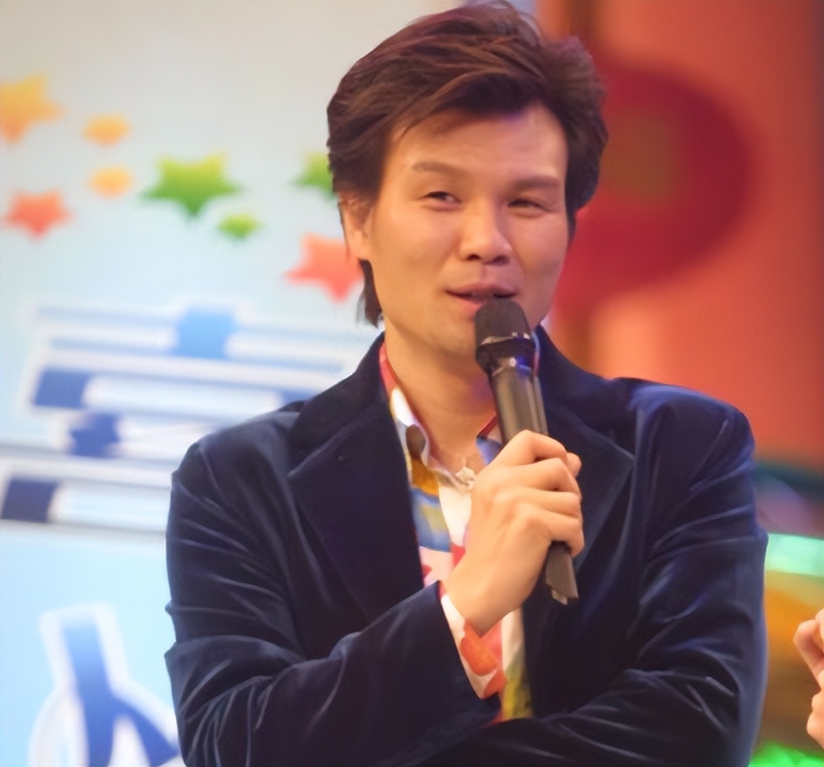 主持人李彬个人资料 :曾是“主持一哥”,捧红柳岩和谢楠,如今为什么销声匿迹?