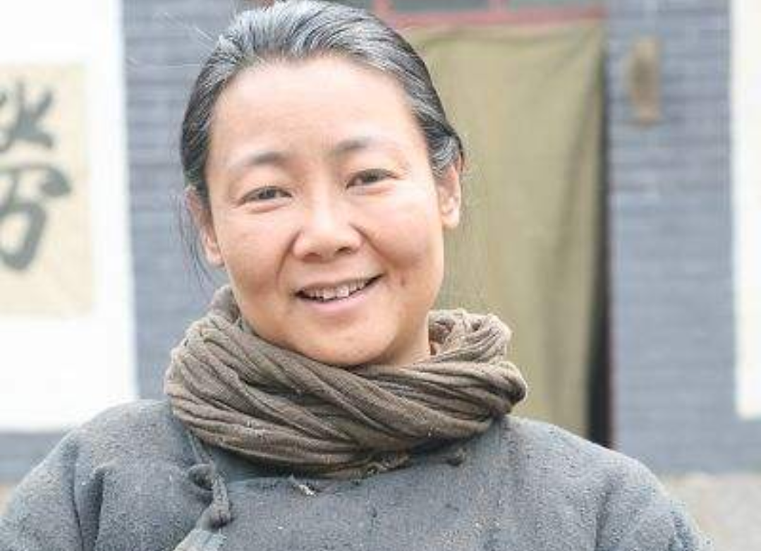 萨日娜演员个人资料(《人世间》李素华扮演者萨日娜,竟然6年无戏可拍)