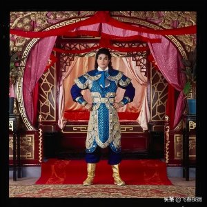 ​太空步是谁发明的(杰克逊为何能成为不朽？仅仅是因为发明了太空步和45°站立吗